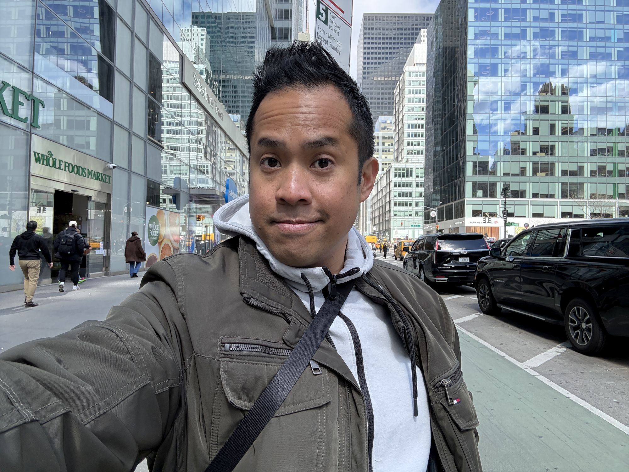 Apple iPhone 16e selfie sample.