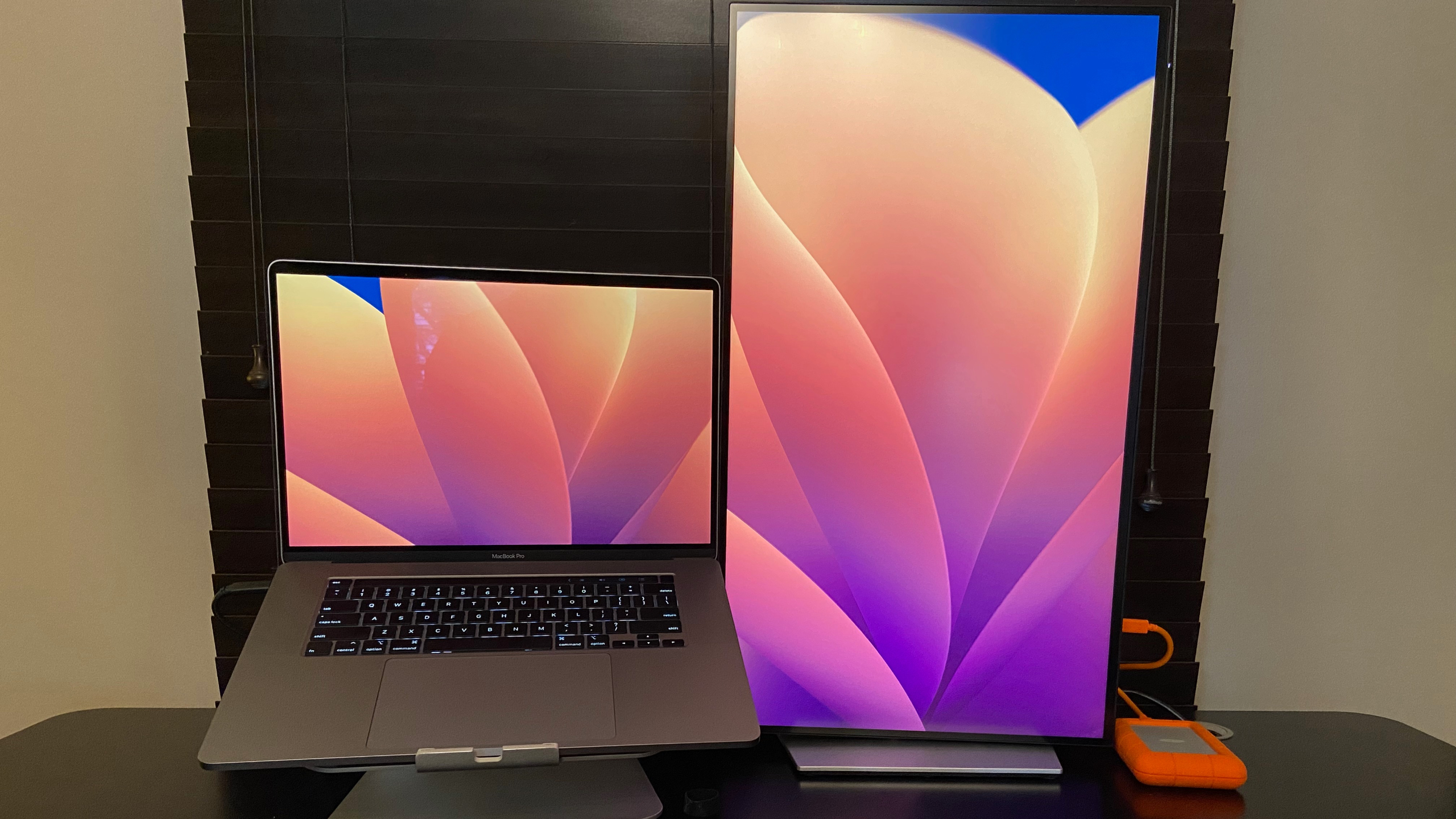 Dell U2723QE