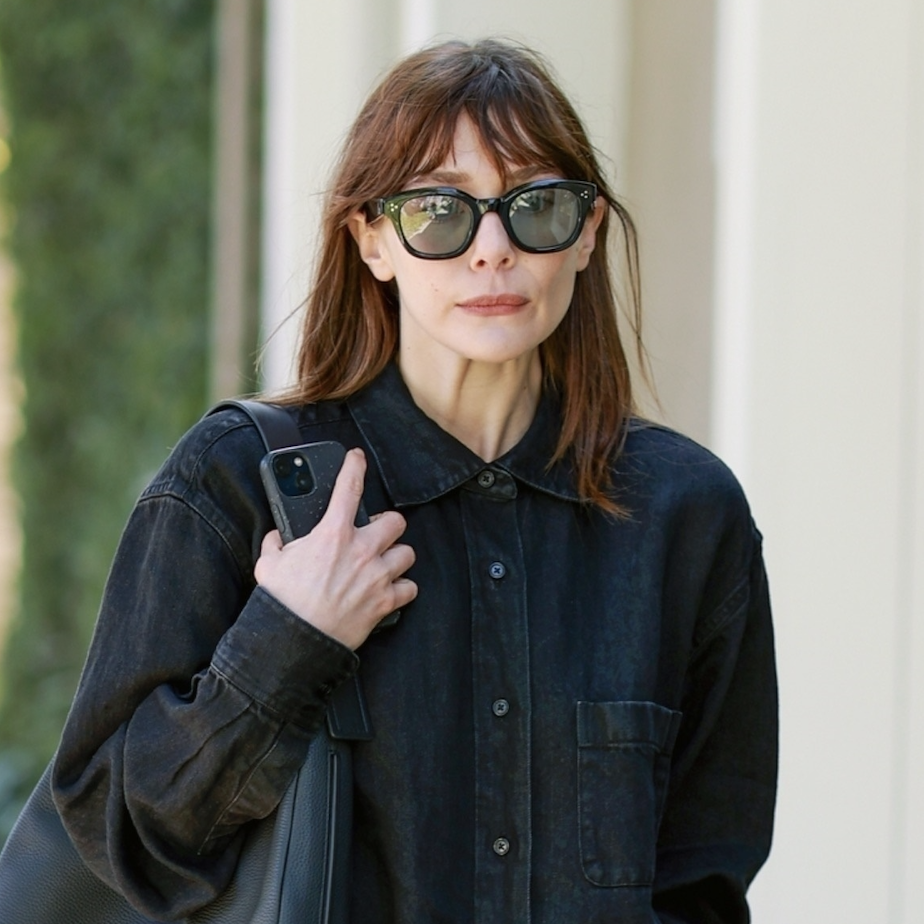 Elizabeth Olsen was seen walking on Melrose Place on Saturday morning. She seemingly visited her sister&#039;s store on April 20.
