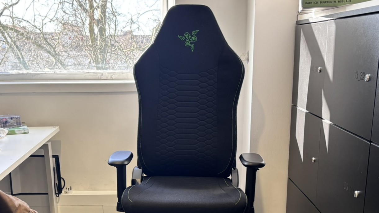 The Razer Iskur V2 X