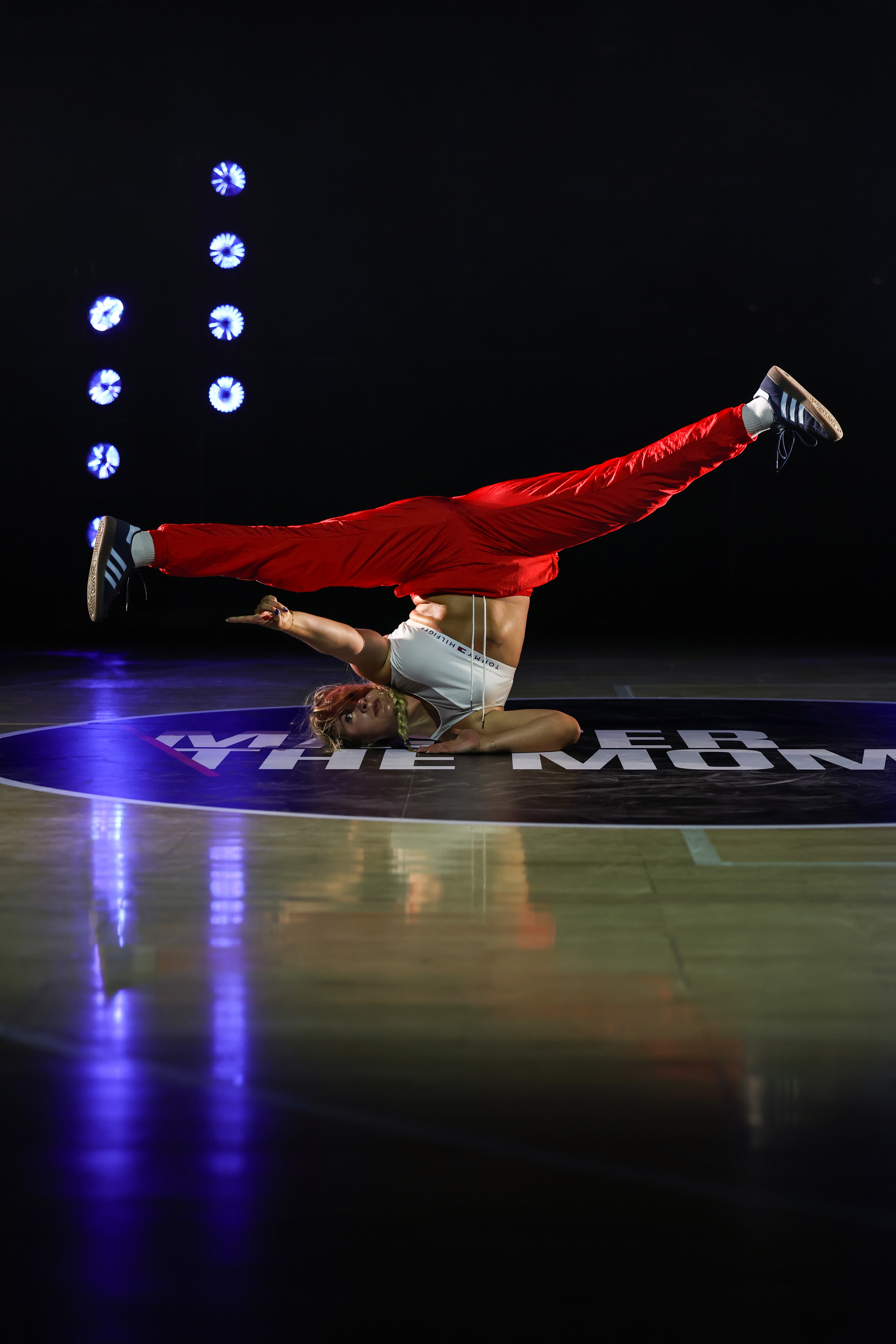 Canon EOS R1 sample image: a breakdancer dancing