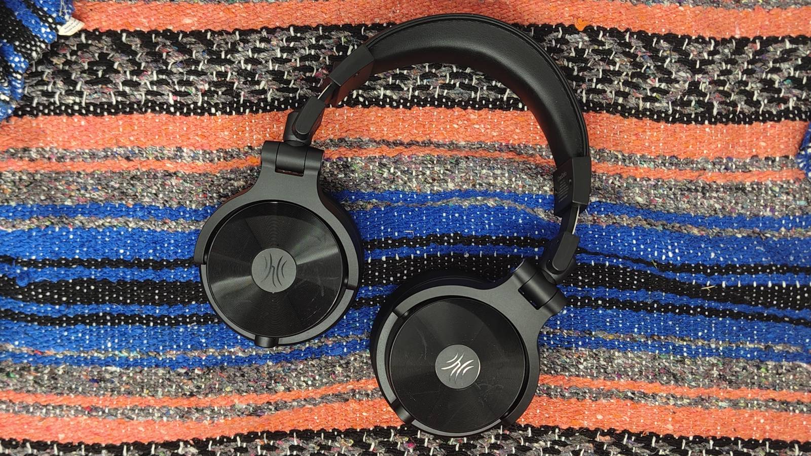 The OneOdio Studio Max 1 on a colored rug.