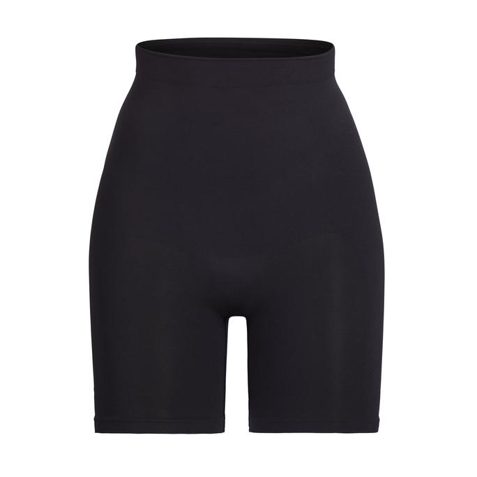 SKIMS + Sculpting Short Mid Thigh in Onyx